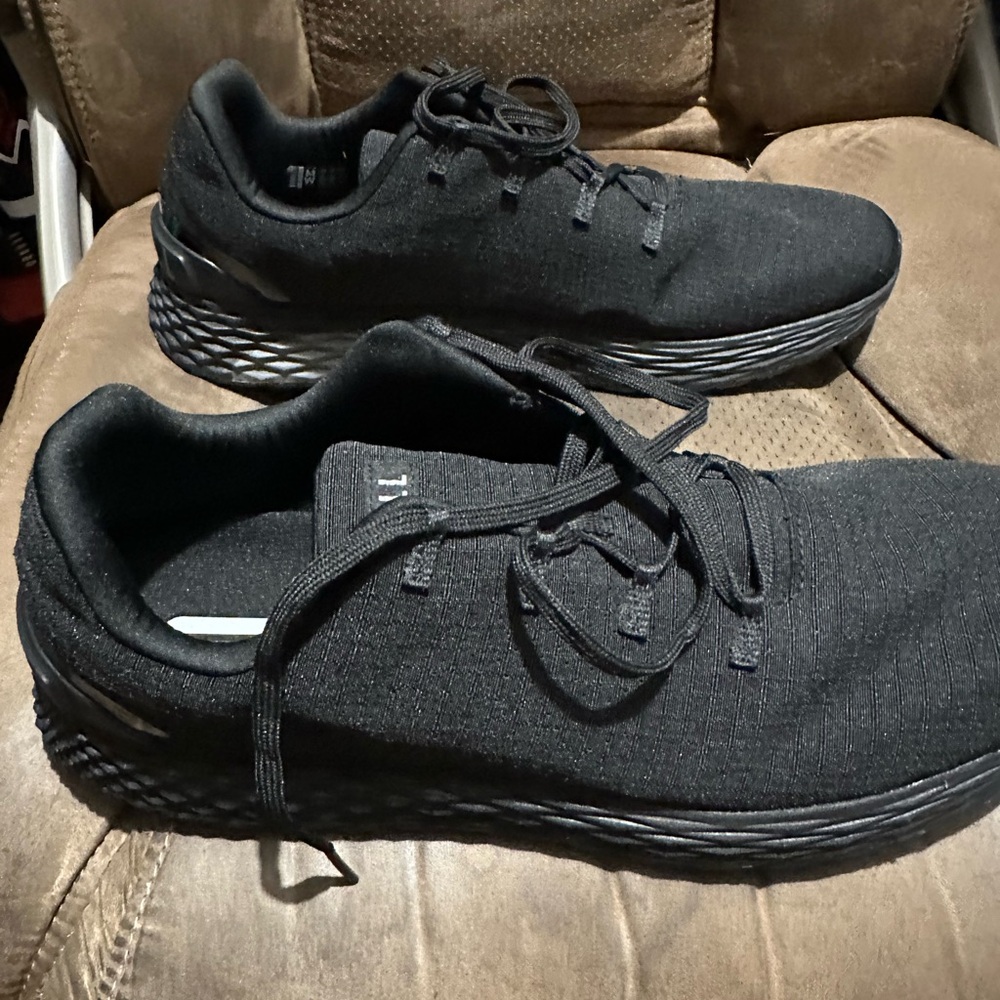 Men's Black Athletic Shoes